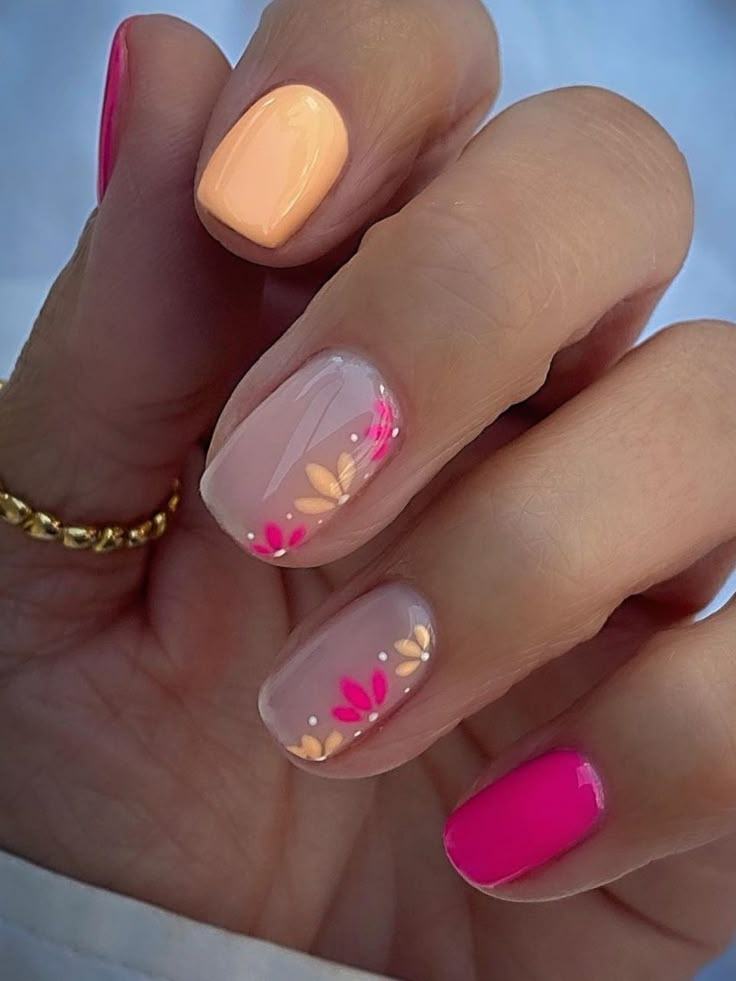 hot pink and peach nails with subtle flowers Summer Gel Nails, Simple Gel Nails, Summery Nails, Her Nails, Cute Gel Nails, Vacation Nails, Short Acrylic Nails Designs, Beach Nails, Dipped Nails