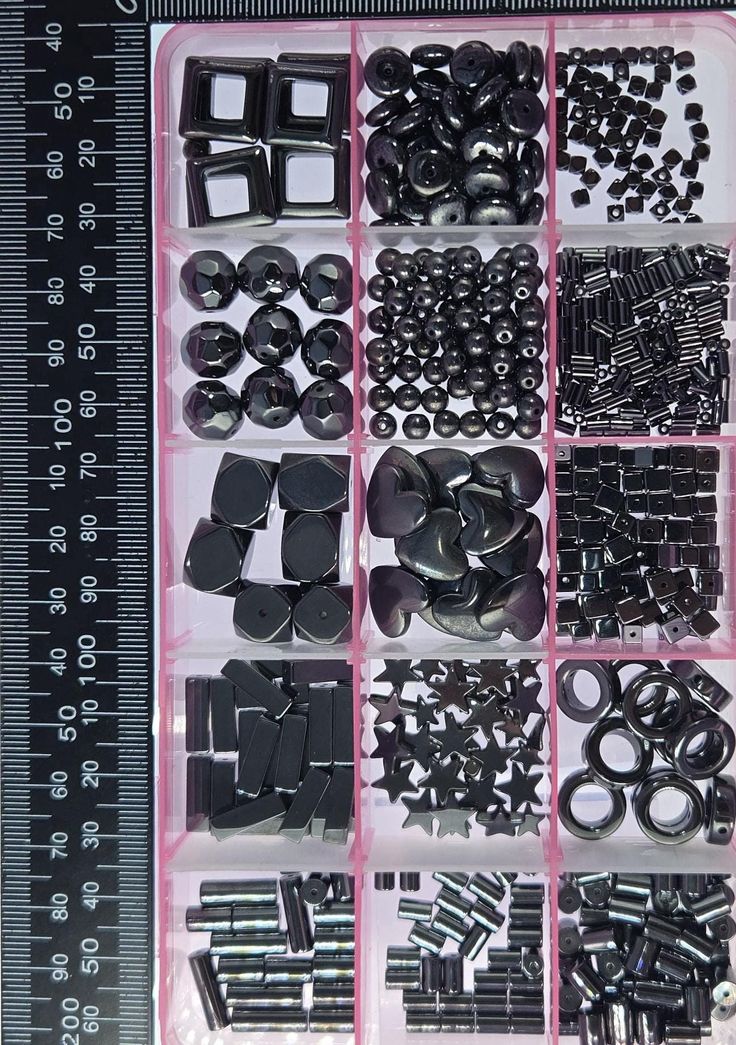 there are many different types of screws in the box