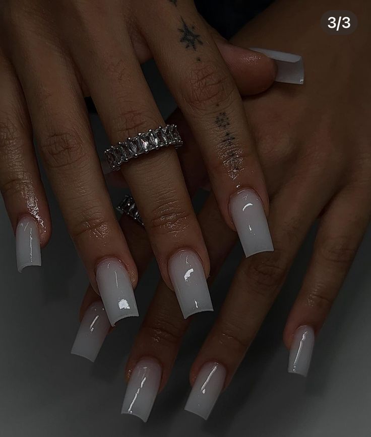 Medium Length Classy Nails, Graduation Picture Nails, Medium Length Nails Ideas, Baddie Nails Coffin Medium, Medium Length French Tip Acrylic Nails, Nail Designs Mid Length, Light Grey Nail Ideas, Nail Ideas Basic, Simple Nails For School