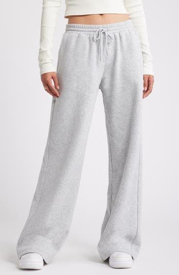 Elevate your everyday look in these lounge-worthy fleece pants updated in a sleek wide-leg silhouette. Elastic/drawstring waist 68% cotton, 32% polyester Machine wash, tumble dry Imported Not available for sale and shipment to Germany Wide Leg Sweatpants Outfit, Preppy Outfits For School, Cute Sweatpants, Sweatpants Outfit, Wide Leg Sweatpants, Outfit Inspo Casual, Cute Preppy Outfits, Flowy Pants, Grey Sweatpants