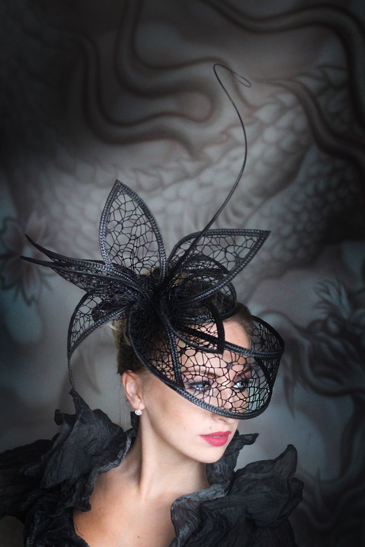 Fascinator Hats Outfit, Fascinator Hats Diy, Church Lady Hats, Church Suits And Hats, Fascinator Hats Wedding, Ladies Dress Hats, Classy Hats, Couture Hats