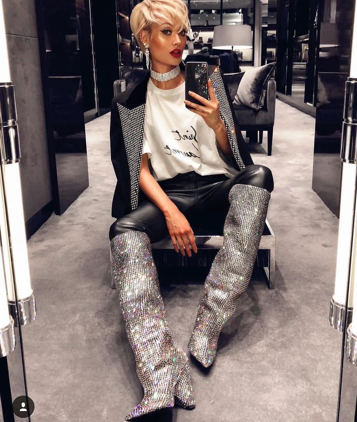 Snobb Queen (@theofficial_snobbqueen) on Instagram: “SNOBB APPROVED✅ #ISSASNOBB #fashion #style #stylish #friends #issasnobb #InstaTags4Likes…” Glitter Boots Outfit, Sparkly Boots Outfit, Micah Gianelli, Sparkly Boots, Outfit Botas, Micah Gianneli, Silver Boots, Fresh Outfits, Emily Ratajkowski