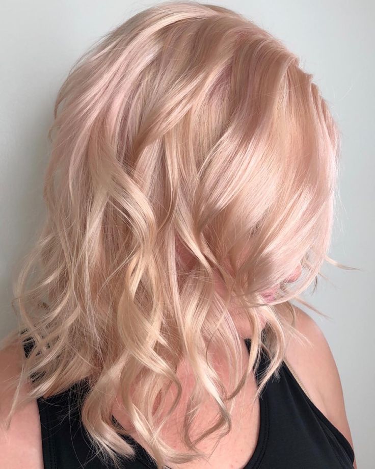 Champagne rose pink blonde hair color by Aveda Artist Haley Pirkle. Pink Grey Hair, Rose Blonde Hair, Gold Blonde Hair, Rose Gold Hair Blonde, Blond Rose, Rose Gold Blonde, Champagne Blonde Hair, Rose Blonde, Dekoratívne Vence