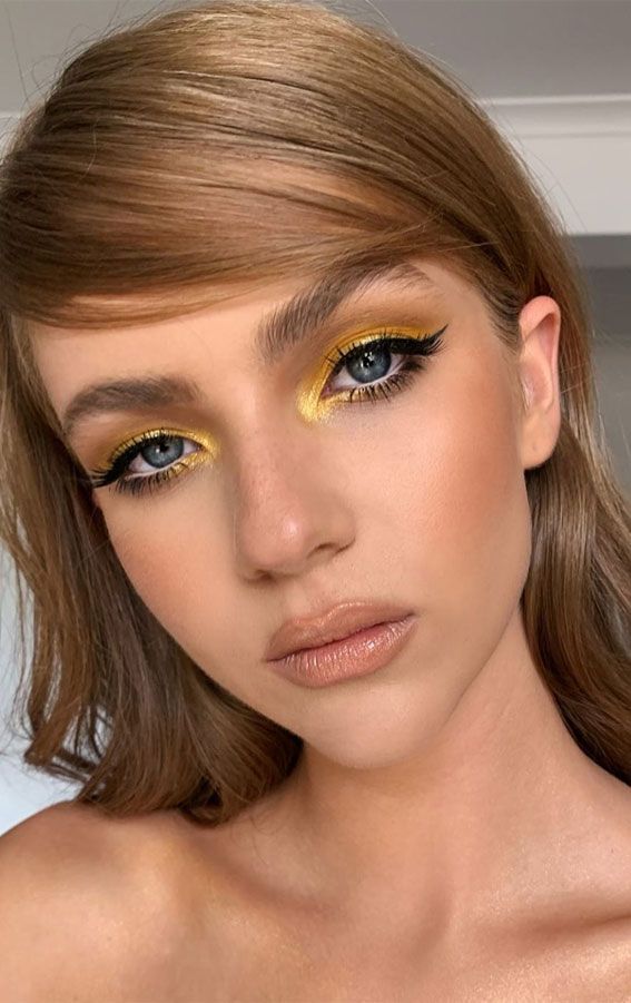 Yellow Glitter Eye Makeup, Yellow Gold Eye Makeup, Soft Yellow Makeup Looks, Yellow Gold Eyeshadow, Soft Yellow Makeup, Yellow Glam Makeup, Aura Beauty, Leo Energy, Yellow Eye Makeup