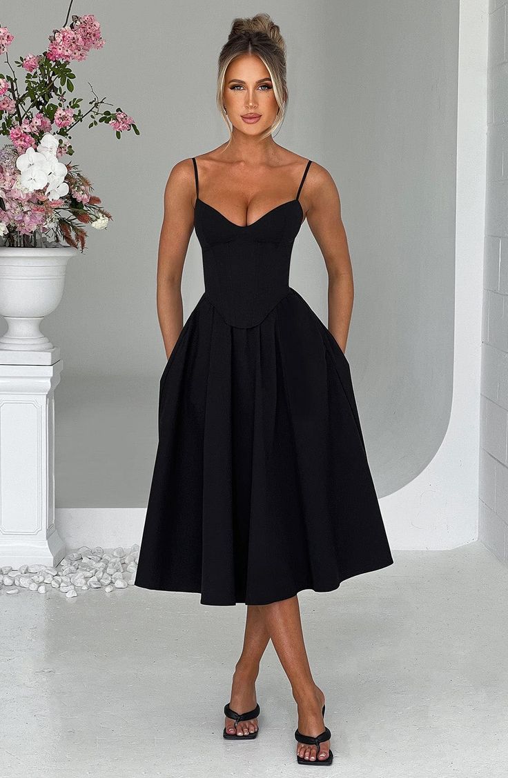 Make an entrance in Mariella, the party midi of your dreams this season. Super feminine and chic, this black dress is truly an icon with a structured, corseted bodice that's boned to cinch your waist and contrasted by a full, voluminous skirt.