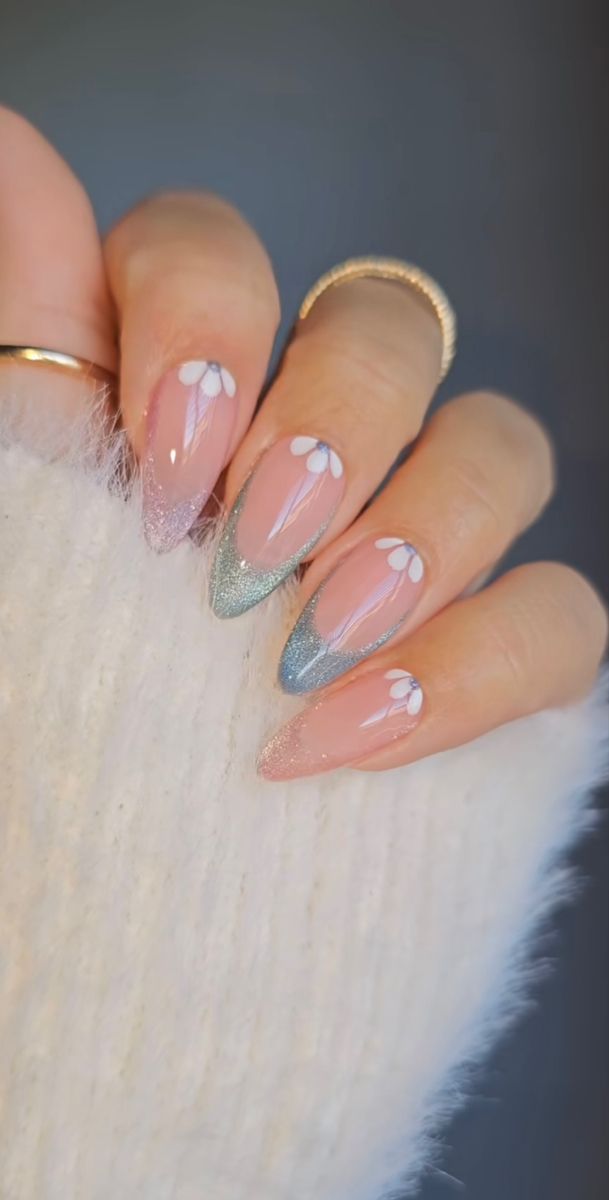 Oval Nails Designs Neutral, Short Almond Nails Designs 2024, Cuticle Nail Design, Real Nail Ideas, Creative French Tip Nails, Nail Designs With Gems, Intricate Nail Designs, Wow Nails, Minimal Nails