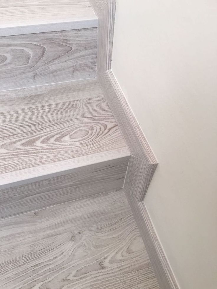 the bottom part of a white painted stair case