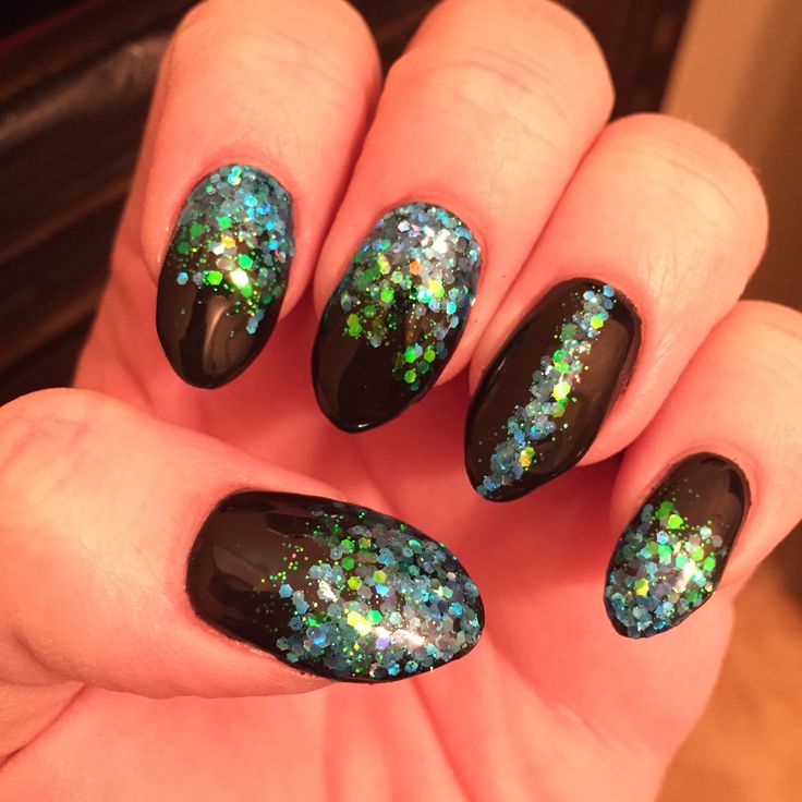 Big Blue glitter and black gel nails Black Gel Nails, Accent Nails, Big Blue, Blue Glitter, Gel Polish, Gel Nails, Acrylic Nails, Glitter, Nails