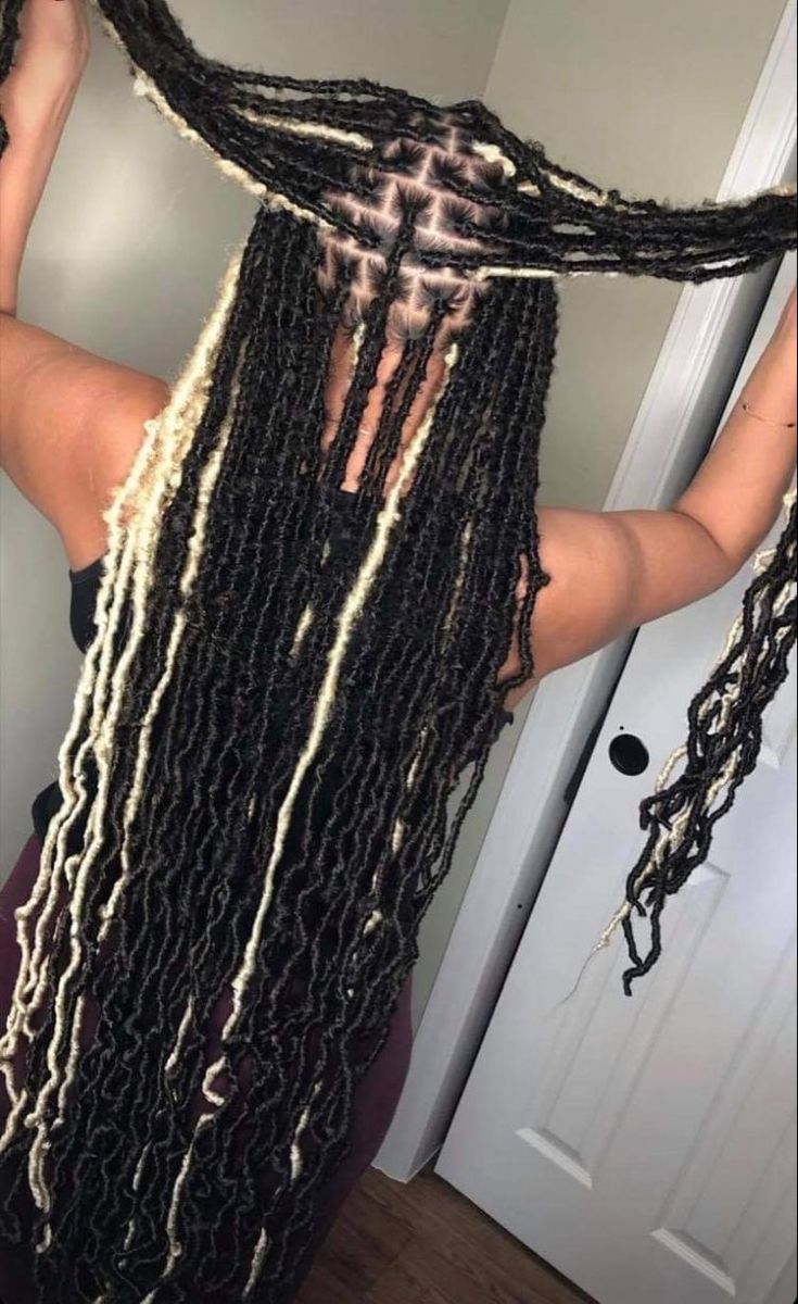 Fox Locs With Color, Soft Locs Small Parts, Medium Soft Locs With Color, Blonde Peekaboo Locs, Soft Locs Parts, Peek A Boo Soft Locs, Big Soft Locs, Blonde And Black Faux Locs, Long Faux Locs With Color