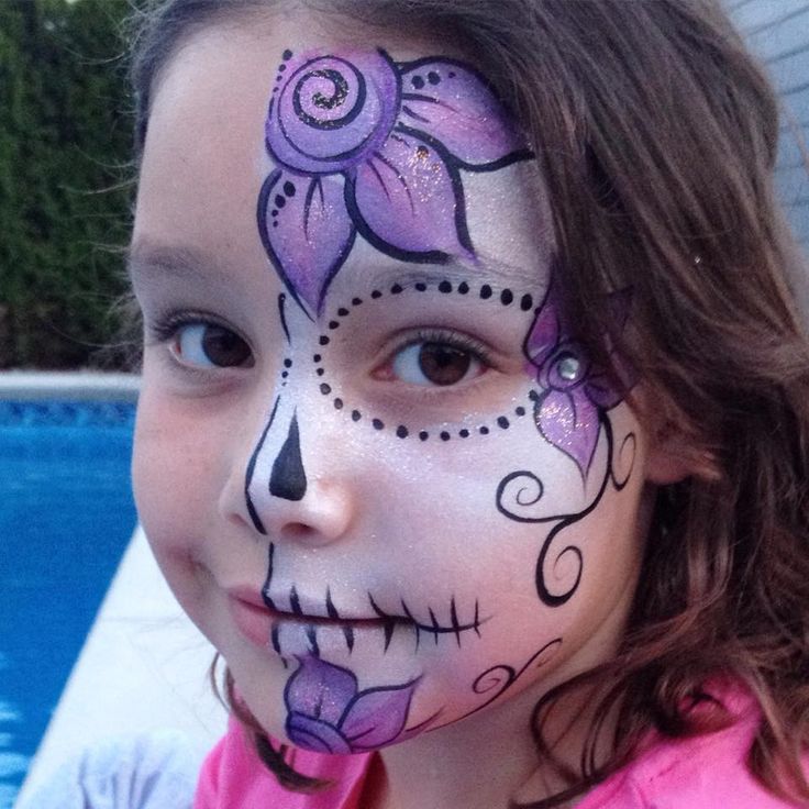 Half Sugar Skull Kids Skeleton Face Paint, Kids Halloween Face, Skeleton Face Paint, Sugar Skull Face Paint, Halloween Disco, Halloween Makeup For Kids, Monster High Halloween, Halloween Makeup Sugar Skull, Face Painting For Boys