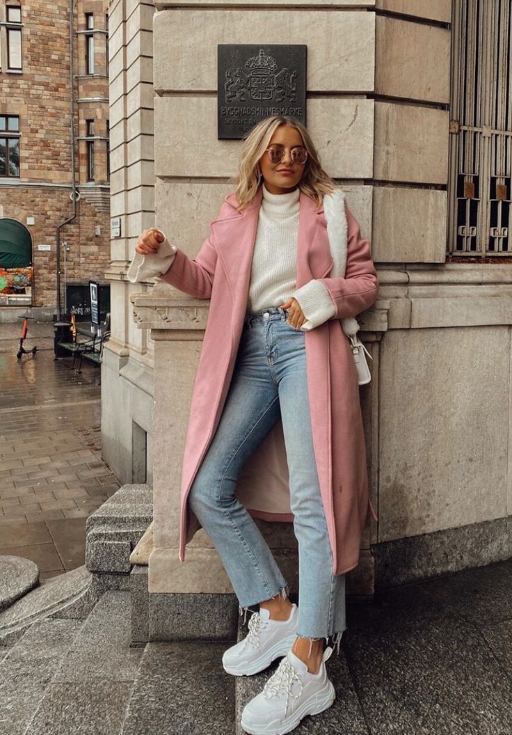 Vinter Mode Outfits, Brunch Outfit Winter, Trendy Winter Fashion, Trendy Winter, Pink Coat, Brunch Outfit, Coat Outfits, Cozy Outfit, Mode Inspo