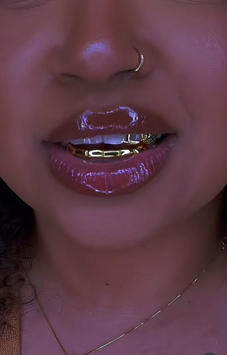 Gold Teeth Grills, Open Face Grillz, Good Teeth, Gold Teeth Grillz, Girl Grillz, Pretty Teeth, Dental Jewelry, Grillz Teeth, Diamond Grillz