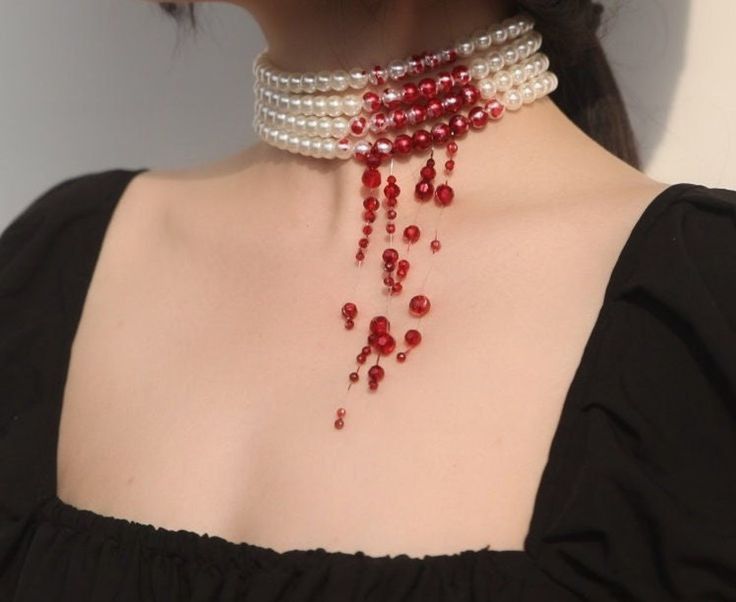 Dripping Blood, قلادات متدلية, Detail Couture, Smink Inspiration, Fantasy Jewelry, Samhain, Pearl Choker, Jewelry Inspo, Pretty Jewellery