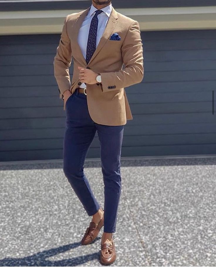 Suit color navy blue, beige and white shirt Blazer Outfits Men, Mens Business Casual Outfits, Herren Style, Men Blazer, Formal Men Outfit, Mens Fashion Blazer, Men Fashion Casual Shirts, Dress Suits For Men, Formal Mens Fashion