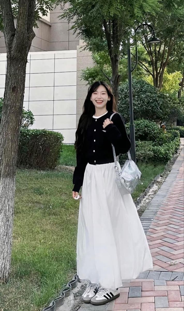 White Skirt Korean Outfit, Japanese Outfits Skirt, White Long Skirt Outfit Korean, Outfit With White Skirt Long, Maxi Skirt Outfit Japanese, Cardigan With Long Skirt, Long Skirt With Cardigan Outfit, Korean Style Skirt Long, Cardigan Long Skirt Outfit