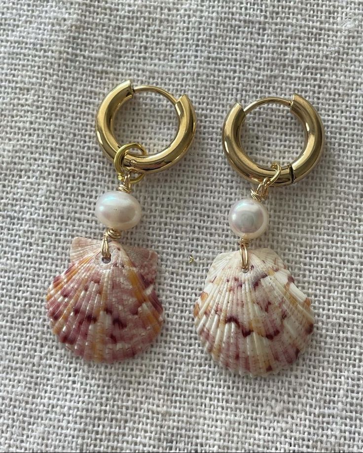 Homemade Shell Jewelry, Handmade Beach Jewelry, Shell Earrings Diy Seashell Jewelry, She’ll Earrings, Handmade Shell Jewelry, How To Make Shell Jewelry, Sea Shell Jewelry Aesthetic, Shell Earrings Diy, Shell Diy Jewelry