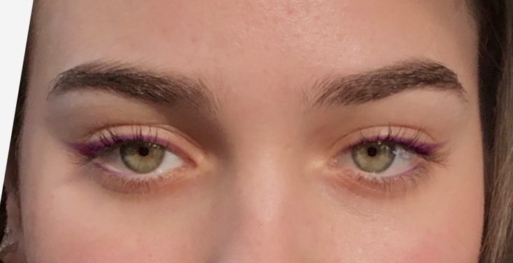 Purple Eyeliner Looks For Green Eyes, Green Eyes Purple Eyeliner, Purple Eyeliner Aesthetic, Green Eyes Purple Makeup, Purple Eyeliner Green Eyes, Everyday Purple Eye Makeup, Plum Eyeliner, Soft Autumn Makeup, Plum Eyeshadow