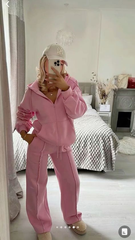 Pink Tracksuit Aesthetic, Comfy Girly Outfits, Pink Tracksuit Outfit, Outfit Inspo Lazy, 2025 Mindset, Outfits Lazy Days, Sweat Set Outfits, Lazy Girl Outfits, Pink Leggings Outfit