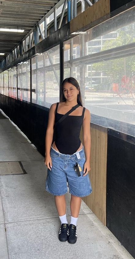 Jorts Summer Outfits, Jorts Outfit, Pretty Fits, Leni Klum, Festival Ideas, Mode Zara, Nashville Outfits, Ootd Inspo, Fresh Outfits