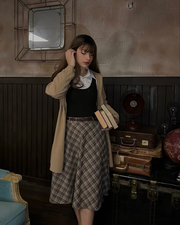 Outfits For Warm Weather, Academia Aesthetic Outfit, Dark Academia Outfits, Elegance Dress, Dark Academia Outfit, Academia Outfits, Looks Pinterest, Academia Style, Casual Preppy Outfits