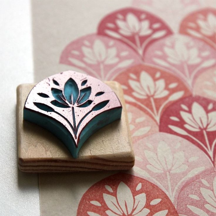 Bullet Journal Art Deco Stamp, Flower Scale Pattern, Bujo, Hand Carved, Wood Mounted - Etsy Hand Carved Stamps Diy, Quilting Books, Linocut Printmaking, Lino Art, Clay Stamps, Hand Carved Stamps, Stamp Carving, Handmade Stamps, Linocut Art