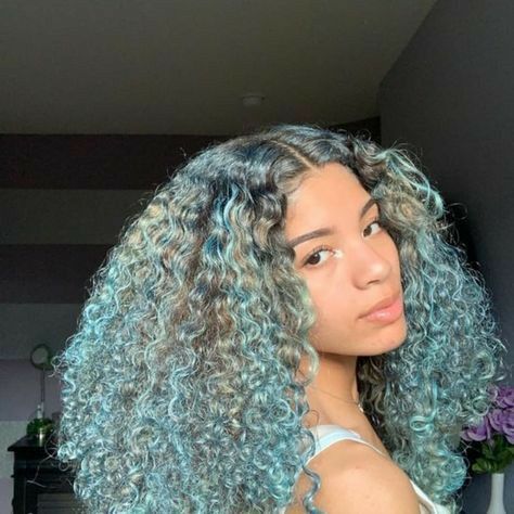 Curly Blue Hair, Blue Hair Ombre, Curly Hair Coloring, Blue Curly Hair, Curly Hair Color Ideas, Long Natural Curly Hair, Everyday Curls, Curly Hair Color, Wavy Hair Overnight