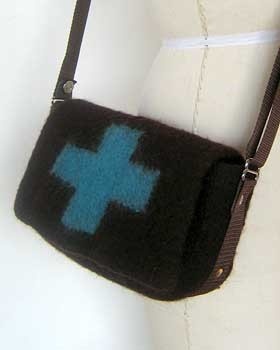 Felted Messenger Bag with Contrasting Cross Love Projects, Messenger Bag Patterns, Hot Pockets, Needlework Crafts, Knitting Bag, Knitted Wit, Cross Bag, Leather Cuffs Bracelet, Felt Bag