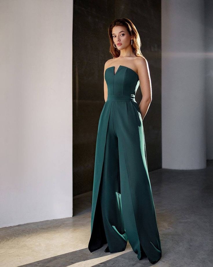 Jumpsuit Dress Prom, Jumpsuits For Women Graduation, Formal Wide Leg Jumpsuit, Pant Suits For Wedding Guest, Women Suits Prom Classy Formal, Forest Green Womens Suit, Green Prom Jumpsuit, Women In Suits Wedding Guest, Emerald Wedding Guest Outfit