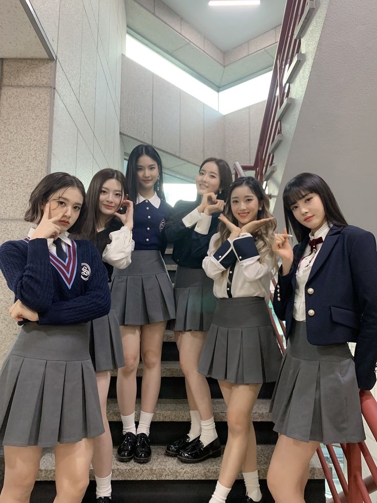 Korean School Outfits, Uniform Outfits, School Uniform Fashion, School Uniform Outfits, School Friends, Outfit Korean, School Clothes, Cute Outfits For School, School Dresses