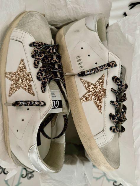 Golden Goose Sneakers Outfit, Shoe Wishlist, Golden Goose Sneakers, Girly Shoes, Shoe Inspo, Golden Goose Shoes, Golden Goose Deluxe Brand, Stockholm Fashion, Swag Shoes