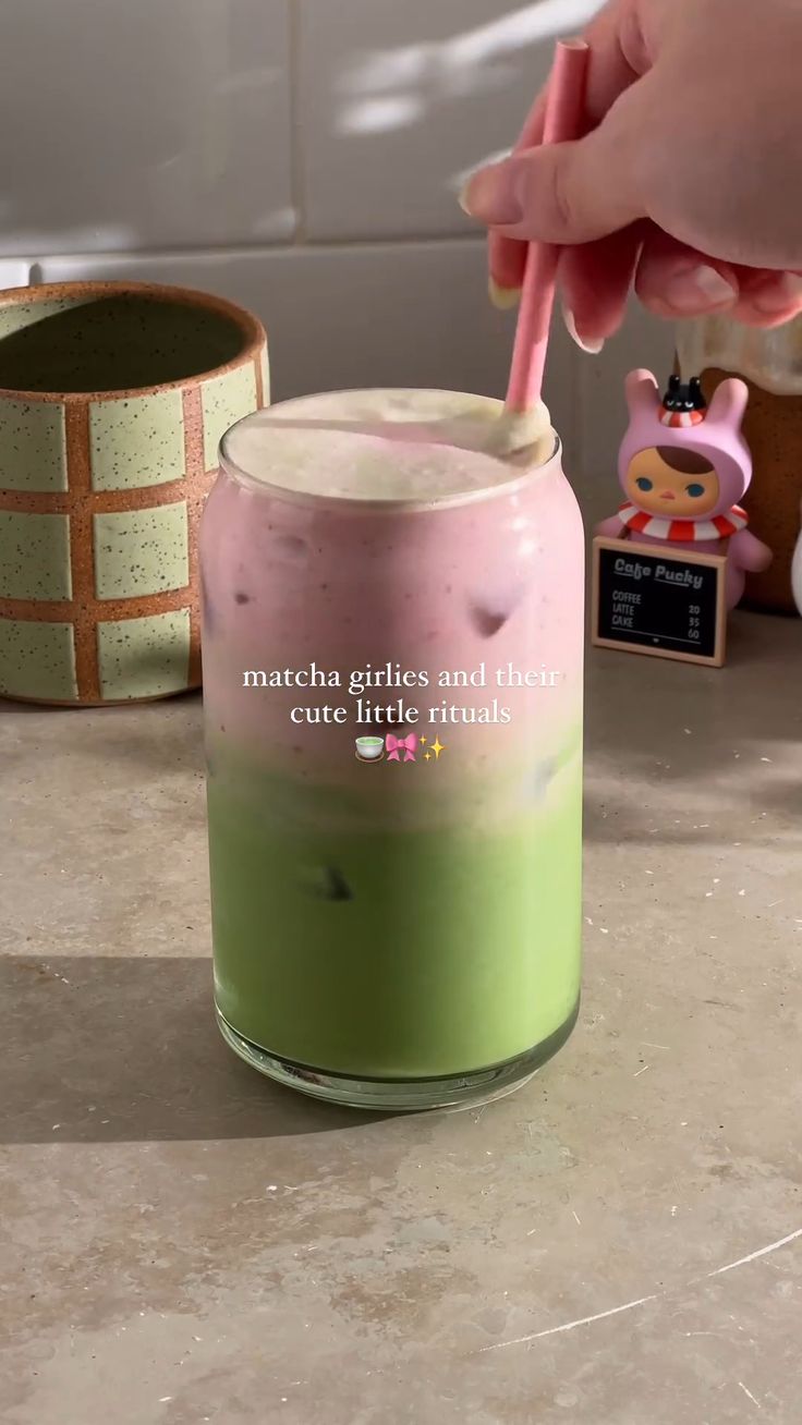 Strawberry Matcha Latte Matcha Strawberry Cold Foam, Strawberry Iced Matcha, Iced Milk Drinks, How To Make Sweet Matcha, At Home Matcha Recipe, Matcha With Strawberry Puree, Ice Matcha Recipe, Macha Iced Coffee, Drink Recipes Aesthetic