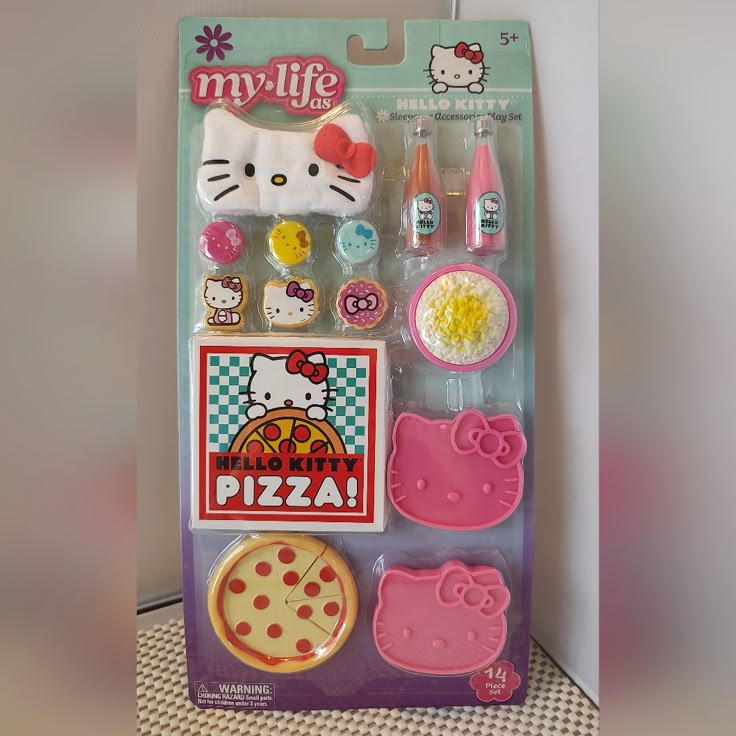 the hello kitty pizza playset is packaged in its package and ready to be eaten