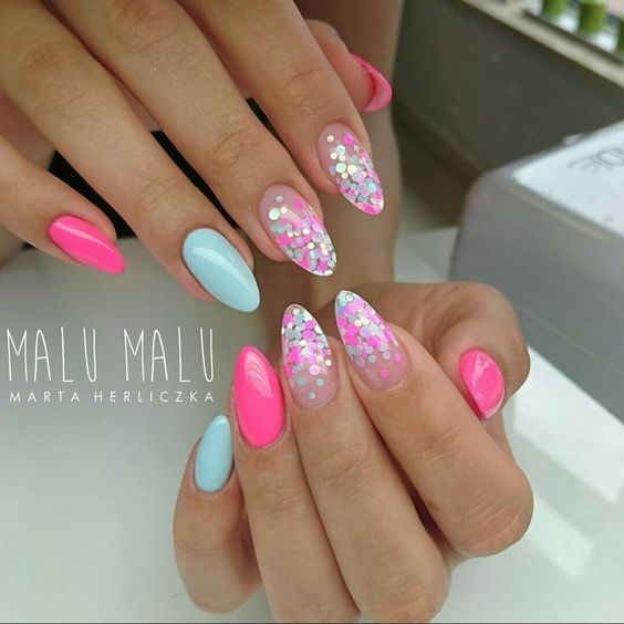 Fascinating Nail Art Ideas to Impress and Inspire you - Hike n Dip Summer Gel Nails, Polka Dot Nails, Almond Shape Nails, Almond Nails Designs, Gel Nail Colors, Dots Nails, Super Nails, Nails Almond, Beautiful Nail Designs