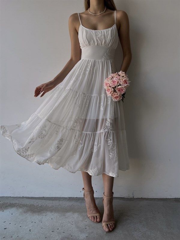 Flowy Dress Aesthetic, Outfit Cumpleaños, White Long Dress Summer, Celestial Dress, Long Flowy Dress, White Vintage Dress, Ads Design, Girls White Dress, Modesty Fashion