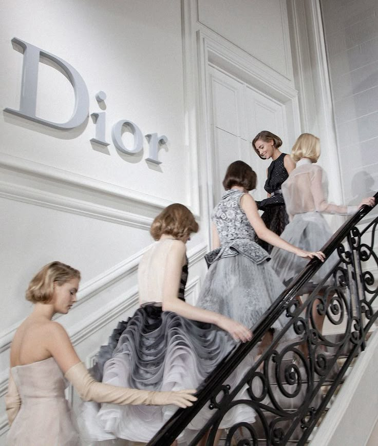 Dior Girl, Christian Dior Haute Couture, Model Lifestyle, Model Aesthetic, Dior Fashion, Dior Couture, Vestidos Vintage, Model Life, Wedding Gallery