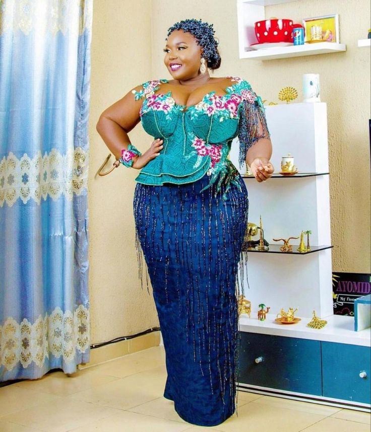 Aso Ebi Lace Styles Plus Size, Plus Size Lace Asoebi Styles, Asoebi Styles For Plus Size Women, Plus Size Asoebi Lace Styles, Plus Size Asoebi, Lace Asoebi, Big Tummy, Lace Asoebi Styles, Aso Ebi Lace Styles