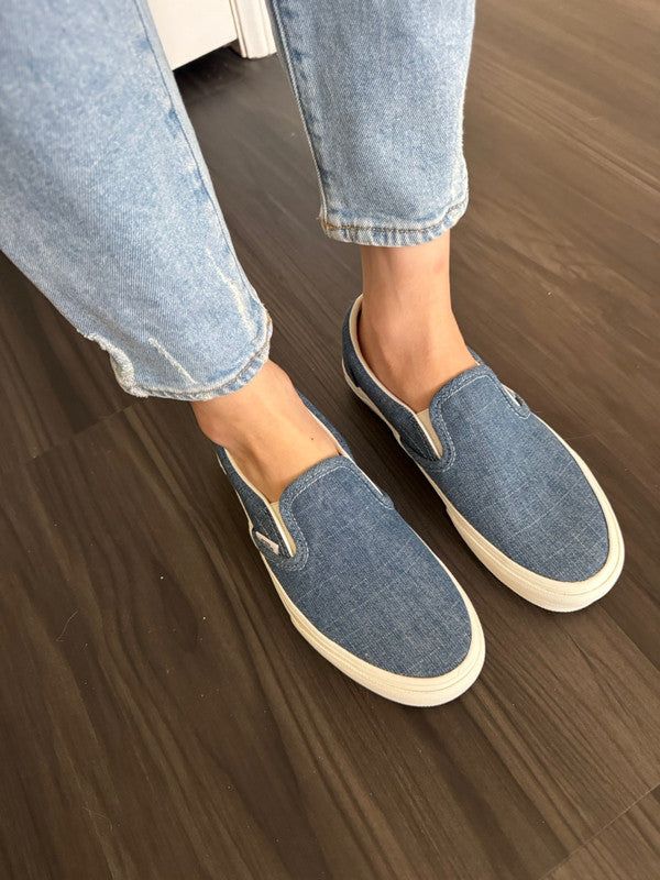 Vans Classic Slip-On Threaded Denim Blue/White VN0009Q7Y6Z Casual Jeans With Frayed Hem For Everyday, Casual Denim Blue Summer Jeans, Casual Denim Blue Jeans For Summer, Casual Summer Cargo Jeans, Casual High Rise Medium Wash Jeans, Casual Indigo Jeans For Spring, Casual Mid-rise Medium Wash Jeans, Casual Cropped Jeans, Casual High Rise Washed Blue Jeans