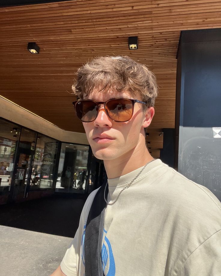 6 hours in Oslo 🇳🇴 Stylish Sunglasses For Men, Men Sunglasses Aesthetic, Sunglasses Men Aesthetic, Outfit 90s Style, Street Style Minimal, Classy Man, Men's Short Hair, Spring Inspo, Pics Inspo