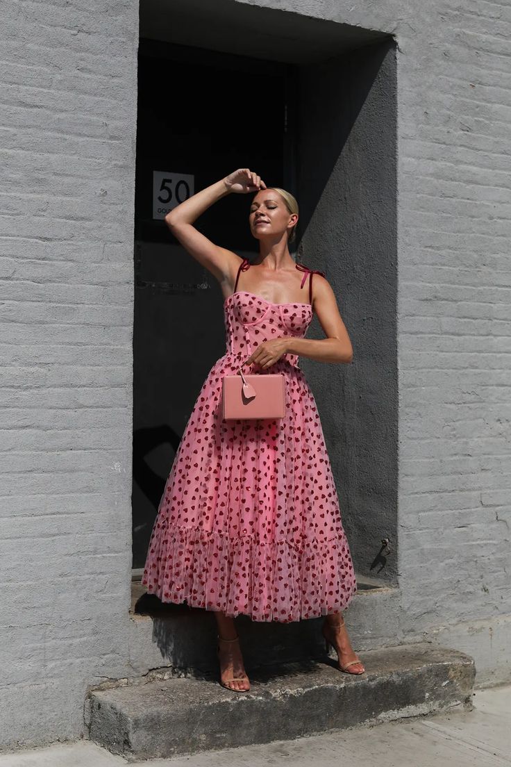 Valentine's Day fashion Party Style Outfit, Valentines Day Dress, 2020s Fashion, Valentine's Day Dress, Winter Party Outfit, Party Outfit Ideas, Blair Eadie, Casual Party Outfit, Atlantic Pacific