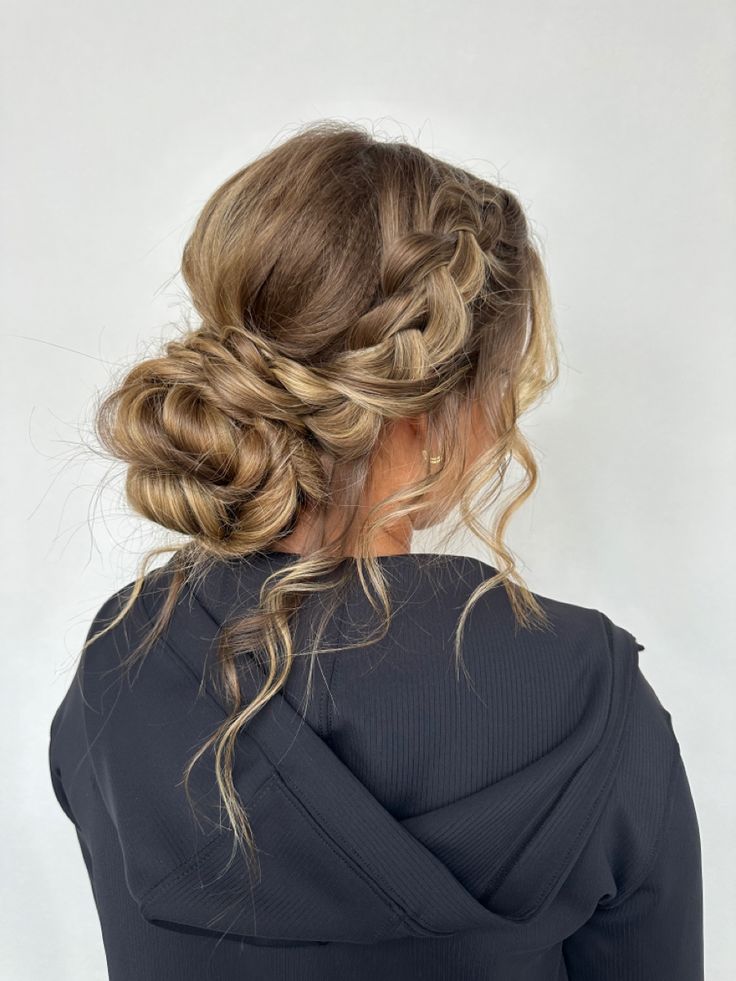 Prom Hair Up, Bridesmaid Hair Inspo, Cute Prom Hairstyles, Prom Hairstyles Updos, Formal Hairstyles For Long Hair, Pageant Hair, Simple Prom Hair, Fall Hair Cuts, Hoco Hairstyles