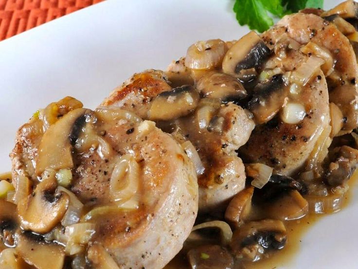 Garlic Pork Tenderloin with Mushroom Gravy Pork Mushroom, Garlic Pork, Mushroom Gravy Recipe, Balsamic Vinegar Chicken, Pork Medallions, Paleo Pork, Homemade Mashed Potatoes, Tenderloin Recipes, Mushroom Gravy