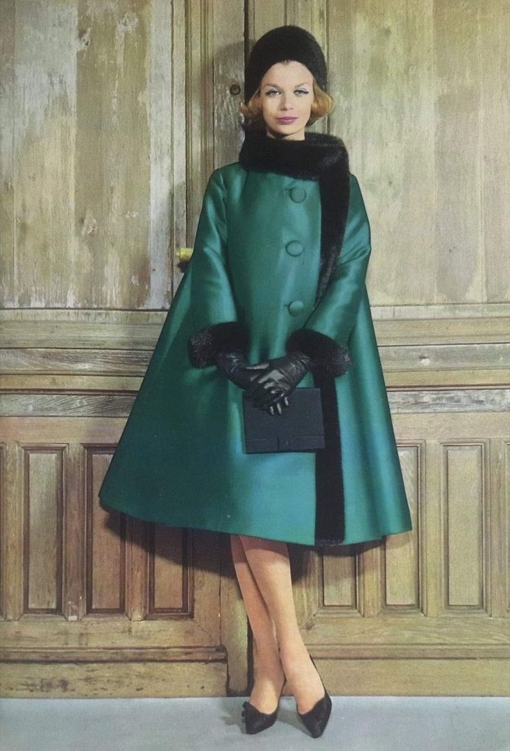 Fashion 1960s, 1960's Fashion, Sixties Fashion, Look Retro, Vintage Coats, Vintage Couture, Green Coat, 1960s Fashion, 60s Fashion