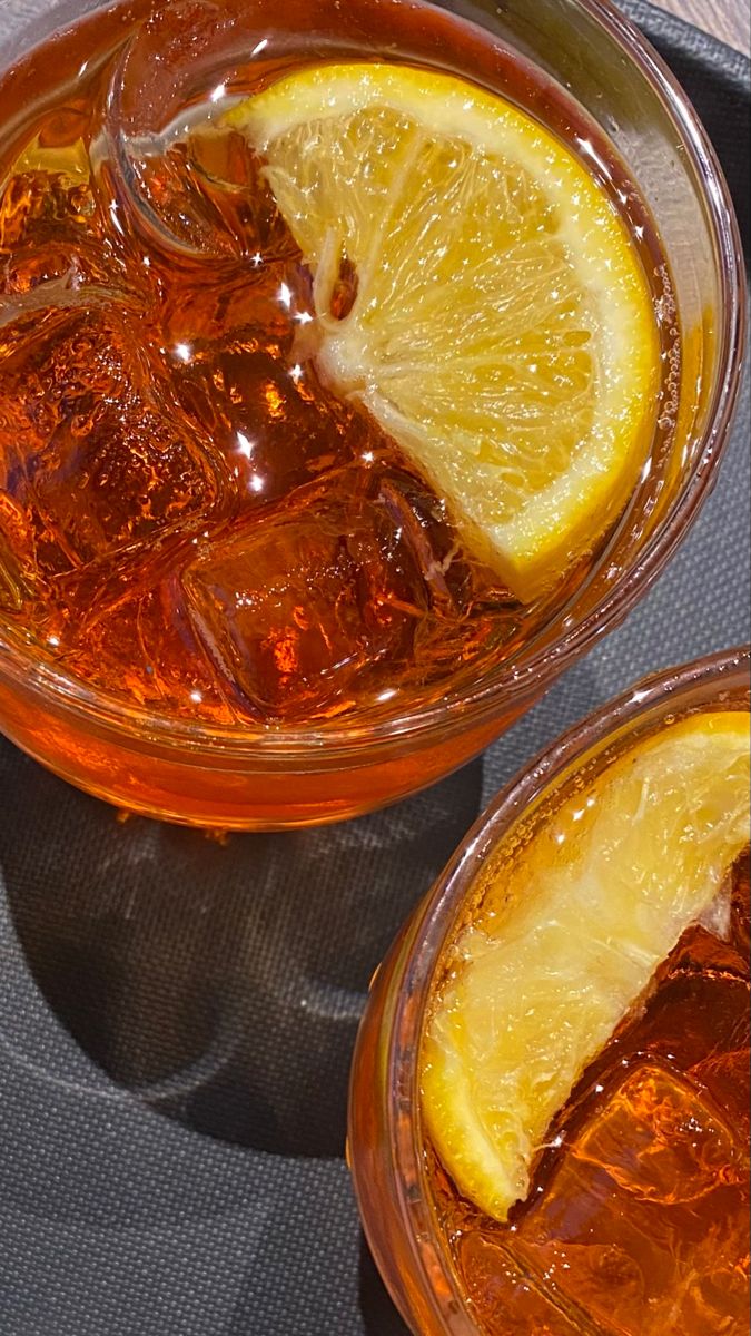 Happy hour aperol spritz italy iPhone wallpaper Visual Wallpaper, Orange Aesthetics, Instagram Stories Idea, Lockscreen Iphone, Apres Ski Party, Aesthetic Orange, Food Instagram, Fancy Drinks, Pretty Drinks