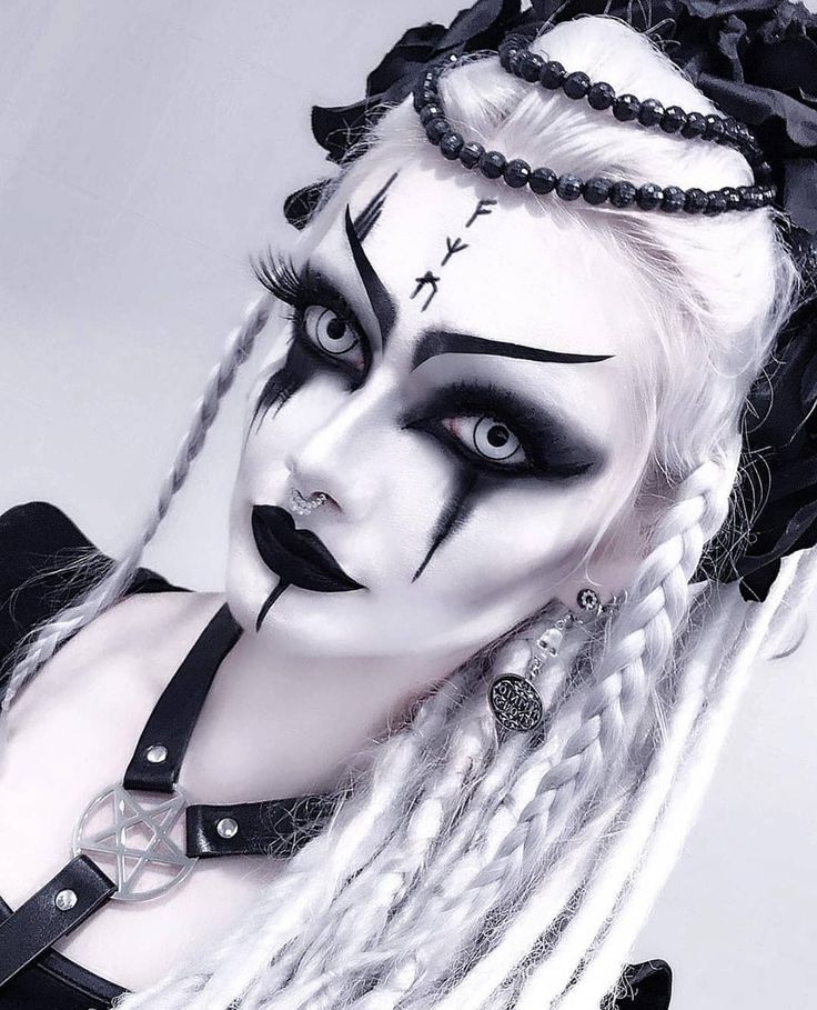 Gothic Suspiria on Instagram: “@gothicsuspiria Model: @victorialovelace ♡ #goth #gothgoth #gothgirl #gothstyle #gothmodel #grunge #gothmakeup #alternativefashion…” White Contact Lenses Make Up, Halloween Makeup With White Contacts, Halloween Makeup With Contacts, White Lenses Makeup, White Contacts Makeup, Halloween Demon Makeup, White Contacts Halloween, Make Up Halloween Mujer, Enderman Cosplay