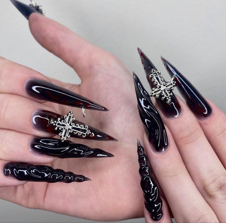 Emo Stiletto Nails, Creepy Nail Designs, Black Stilleto Nails Designs, Black Grunge Nails, Red Gothic Nails, Lilith Nails, Emo Nails, Paznokcie Hello Kitty, Stilleto Nails Designs