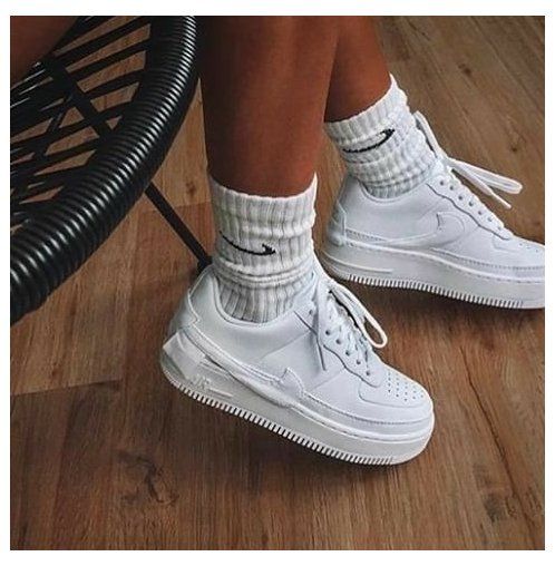 Long Nike Socks Outfit, Nike Socks Outfit, Socks Outfit, Shoes And Socks, Sneaker Outfits, Sneaker Trend, Nike High, Girls Nike, Sock Outfits