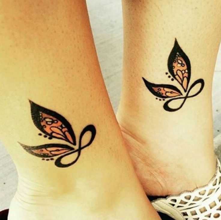 As if the maternal bond wasn’t enough these little cutie pies went and got themselves branded in the name of the purest love that is. Infinity Butterfly Tattoo, Mother Daughter Tats, Mother And Daughter Tattoos, Mommy Daughter Tattoos, Wrist Tatoo, Daughter Tattoo Ideas, Mom And Daughter Tattoos, Mother Son Tattoos, Mother Daughter Tattoo