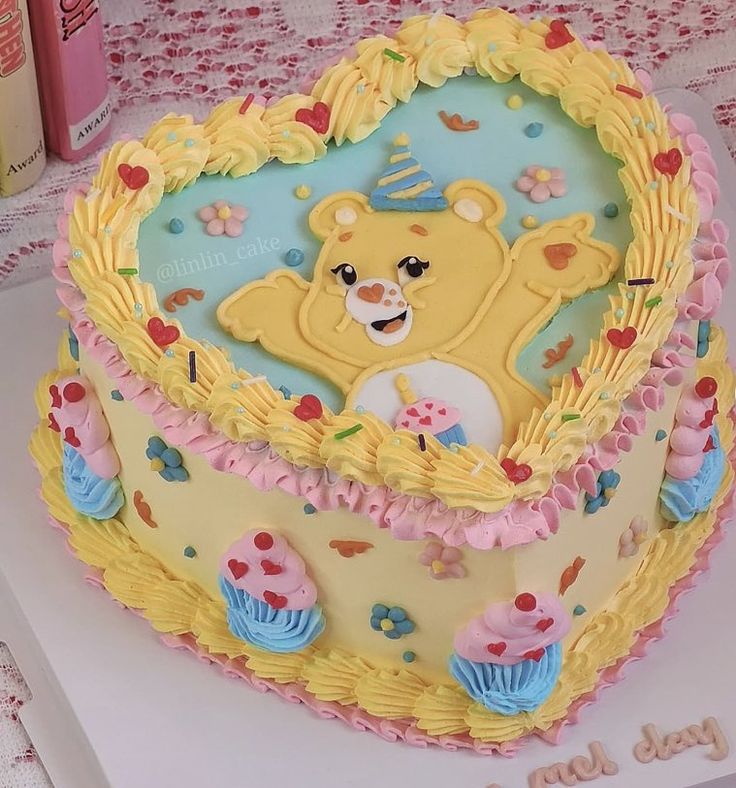 there is a cake that looks like a teddy bear with cupcakes on it