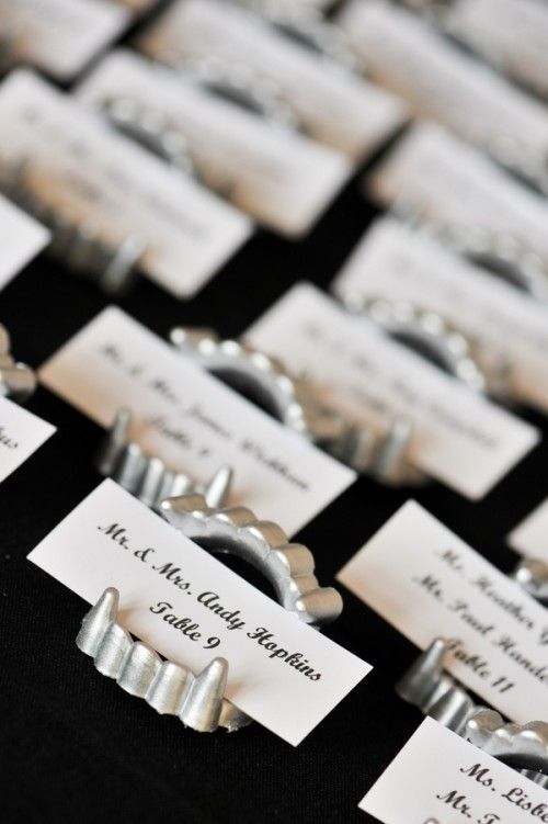 there are many different types of wedding rings on the table with name tags attached to them