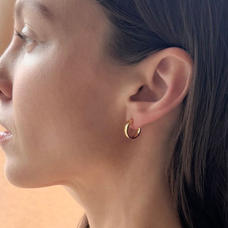 These are literally the perfect go-with-everything hoops if we ever did see a pair. They're cool, classic, and comfy all at the same time. We especially love wearing the two sizes together on each ear for an effortlessly cool pairing. Available in 2 sizes: small (13mm) and large (21mm). Our materials make for an amazing, high quality, seamless, jewelry piece with longevity. Our earrings are plated with 18k gold, 18k rose gold, or rhodium and finished with a protective coating. A little secret we Gold Earrings Hoops, Small Gold Hoop Earrings, Hoops Silver, Small Gold Hoops, Hoop Earrings Silver, Hoops Gold, Earrings Hoops, Star Studs, Accessories Jewelry Earrings